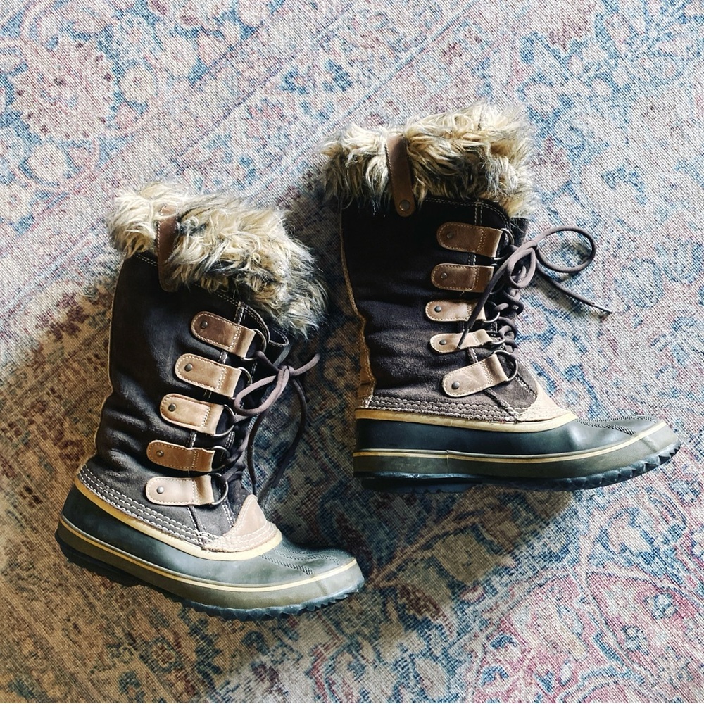 Sorel boots size 9